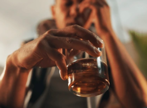 Mit lehet tenni egy alkoholista apával? – Segítség és megoldások thumbnail